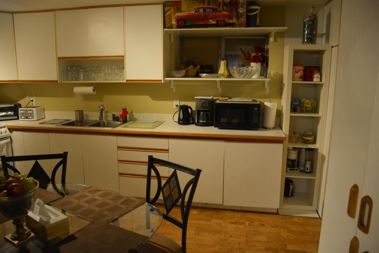 Aasra Home Kelowna Buitenkant foto