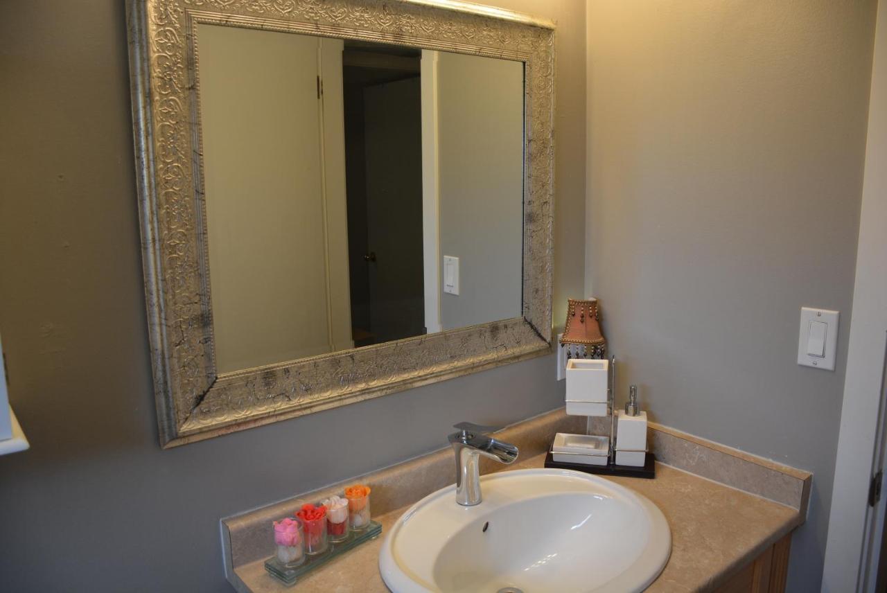 Aasra Home Kelowna Buitenkant foto