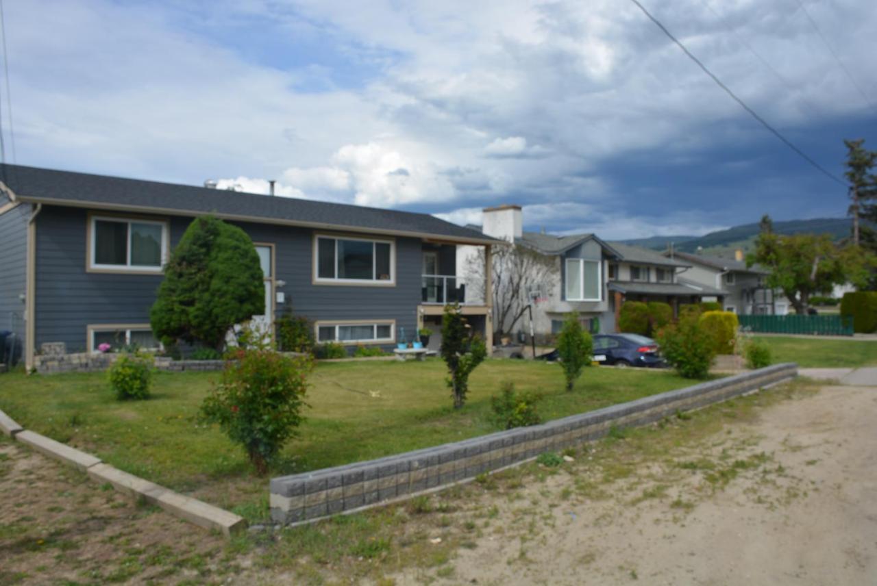 Aasra Home Kelowna Buitenkant foto